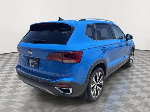 Used 2023 Volkswagen Taos SE w/ Panoramic Sunroof Package AWD/4WD image 5