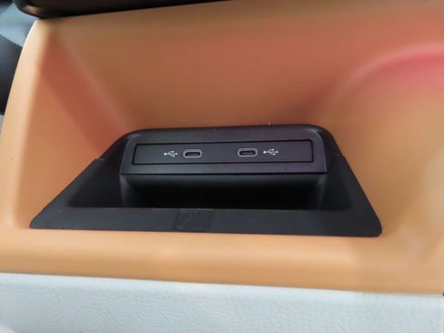 New 2025 Volkswagen ID. Buzz 1st Edition AWD/4WD image 10