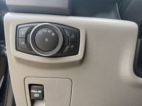 Used 2016 Ford F150 XLT RWD image 24