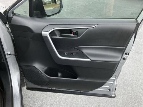 Certified 2021 Toyota RAV4 LE image 31