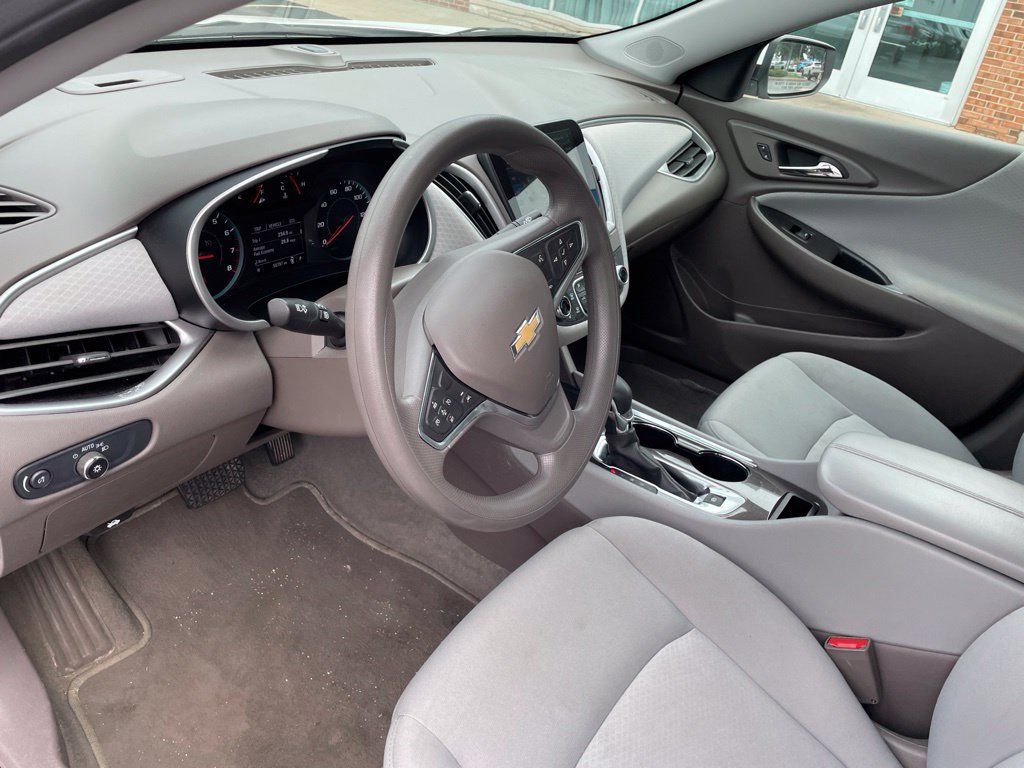 Used 2025 Chevrolet Malibu LT FWD image 18