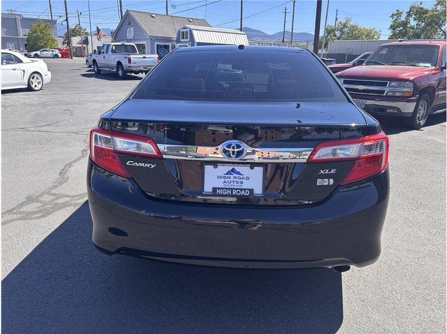 Used 2014 Toyota Camry XLE w/ Leather Package FWD image 4