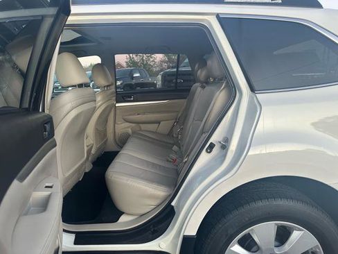 Used 2011 Subaru Outback 2.5i Premium image 12