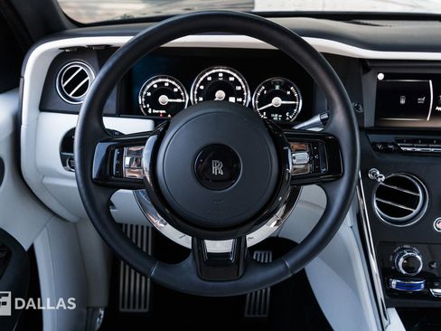 Used 2021 Rolls-Royce Cullinan image 25