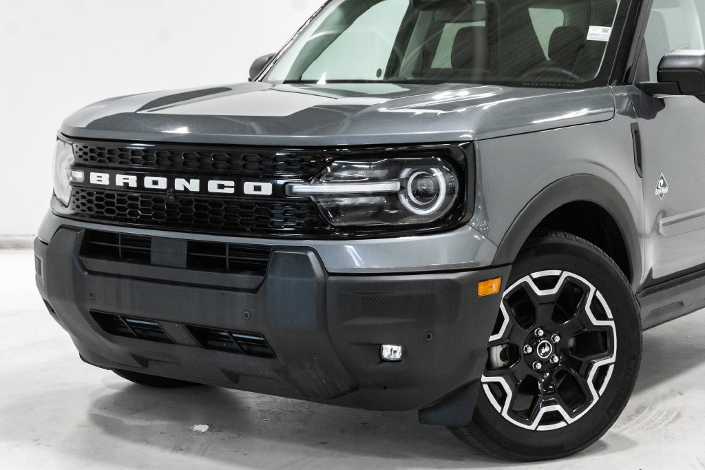Used 2025 Ford Bronco Sport Outer Banks w/ Outer Banks Tech Package+ AWD/4WD image 2