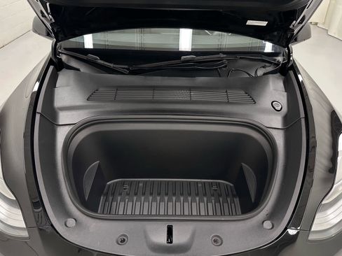 Used 2023 Tesla Model Y Long Range image 40