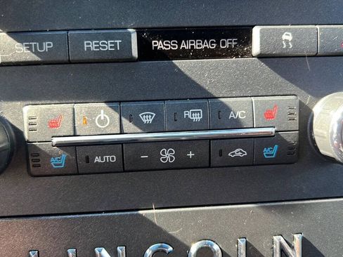 Used 2010 Lincoln MKS AWD image 17
