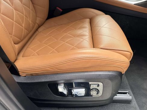 Used 2023 BMW X7 xDrive40i w/ Premium Package image 17