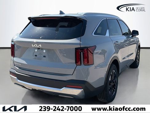 New 2026 Kia Sorento S image 5