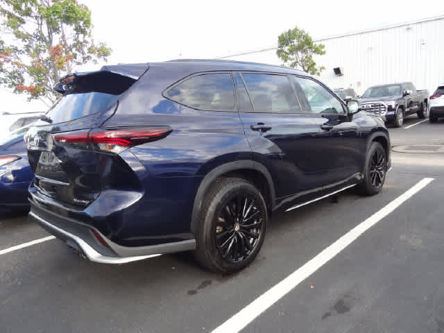 Used 2025 Toyota Highlander XSE AWD/4WD image 6