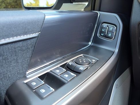 Used 2025 Ford F150 Lariat w/ Equipment Group 502A High AWD/4WD image 34