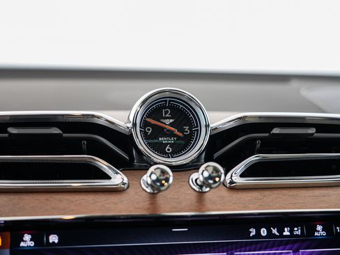 Certified 2023 Bentley Bentayga AWD/4WD image 24