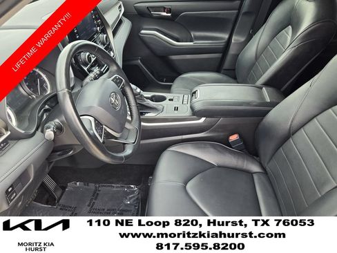 Used 2022 Toyota Highlander XLE FWD image 15