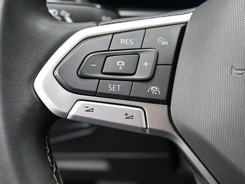 Used 2022 Volkswagen Tiguan SE image 17