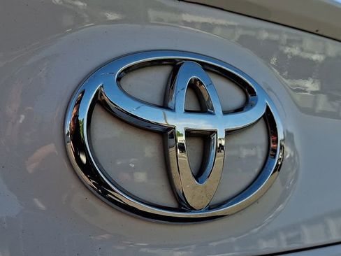 Used 2019 Toyota Camry SE w/ Carpet Mat Package FWD image 29