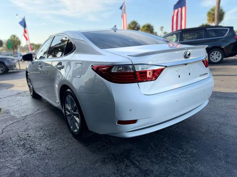 Used 2013 Lexus ES 300h w/ Luxury Pkg FWD image 7