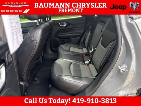 Used 2023 Jeep Compass Latitude w/ Sun and Sound Group AWD/4WD image 24