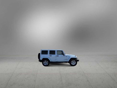Used 2014 Jeep Wrangler Unlimited Sahara w/ Dual Top Group AWD/4WD image 9