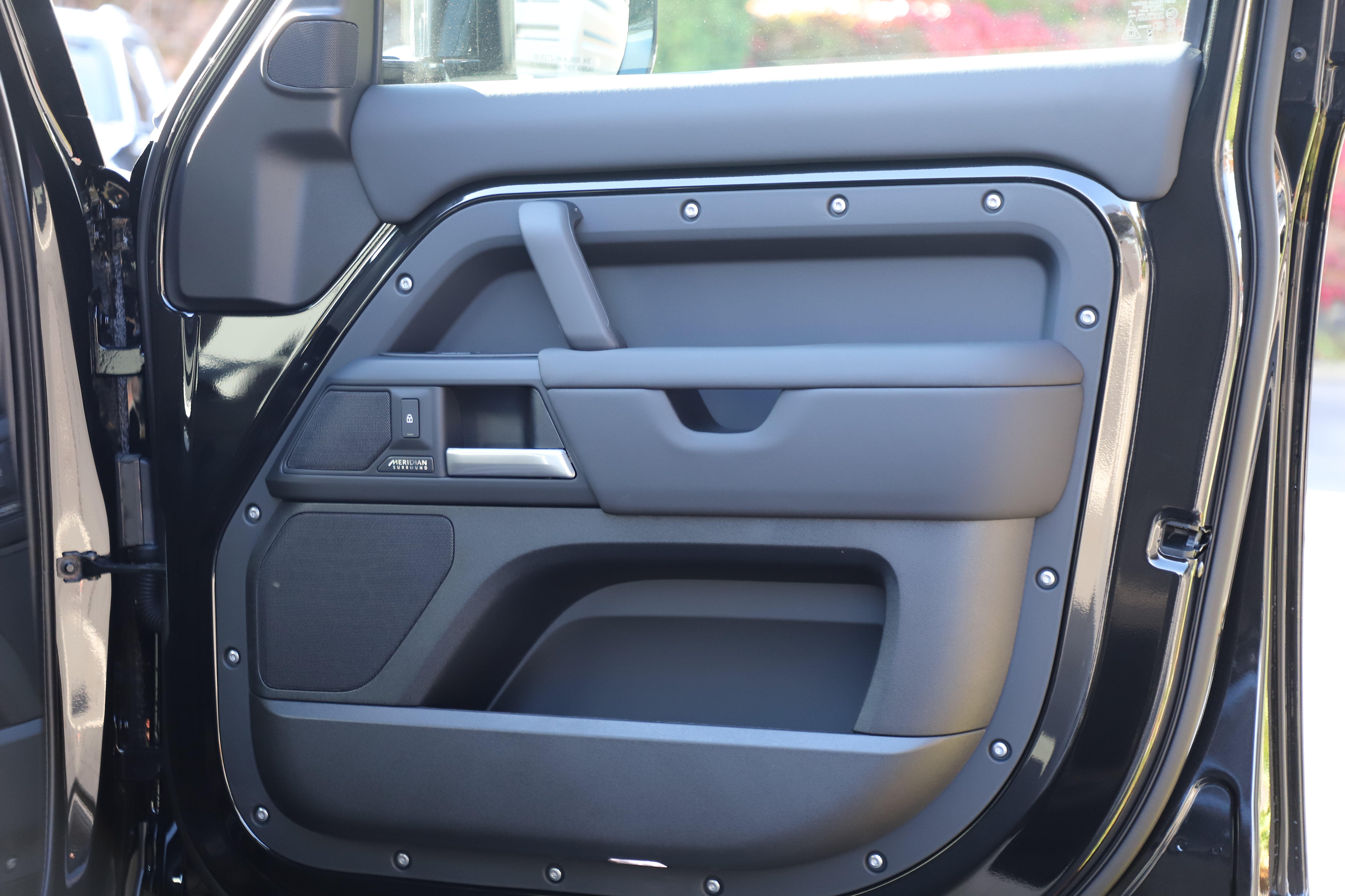 New 2026 Land Rover Defender 110 X-Dynamic SE AWD/4WD image 7