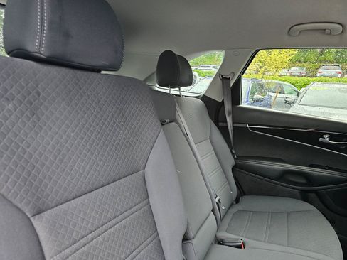 Used 2017 Kia Sorento FWD image 13