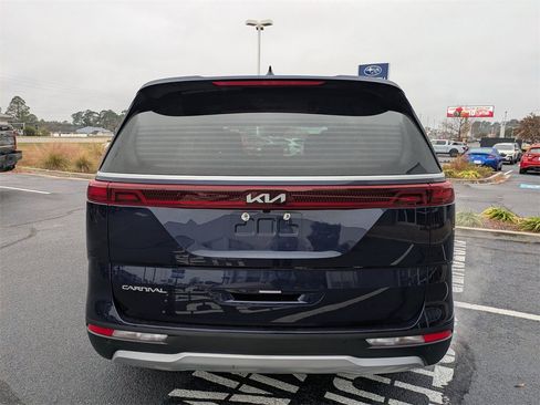 Used 2024 Kia Carnival LX image 6