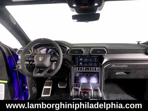 Used 2024 Lamborghini Urus Performante AWD/4WD image 36