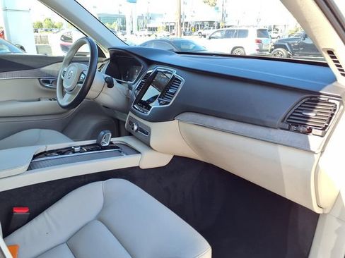 Used 2023 Volvo XC90 B6 Plus AWD/4WD image 25