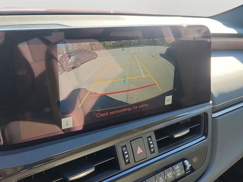 Used 2025 Lexus ES 300h w/ Premium Package image 19