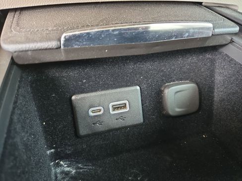 Used 2022 Cadillac XT4 Premium Luxury w/ Enhanced Visibility Package image 28