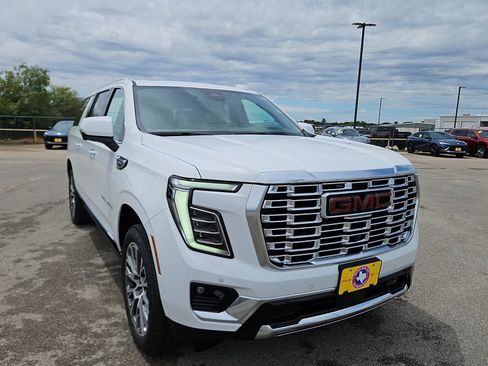 New 2026 GMC Yukon XL Denali w/ Denali Reserve Package AWD/4WD image 7