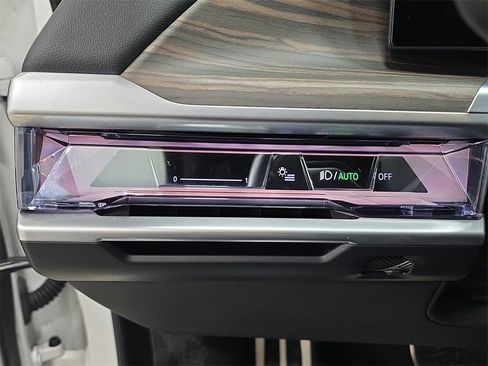 Used 2023 BMW i7 xDrive60 w/ Parking Assistance Package image 26