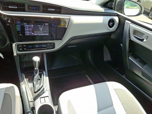 Used 2019 Toyota Corolla LE image 16
