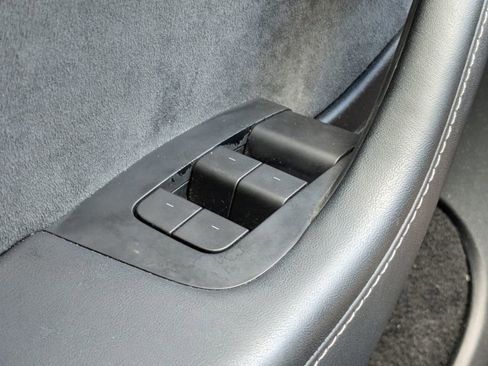 Used 2025 Tesla Model Y Long Range RWD image 11