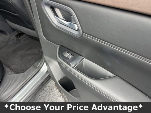 Used 2023 Nissan Rogue SV w/ SV Premium Package image 19