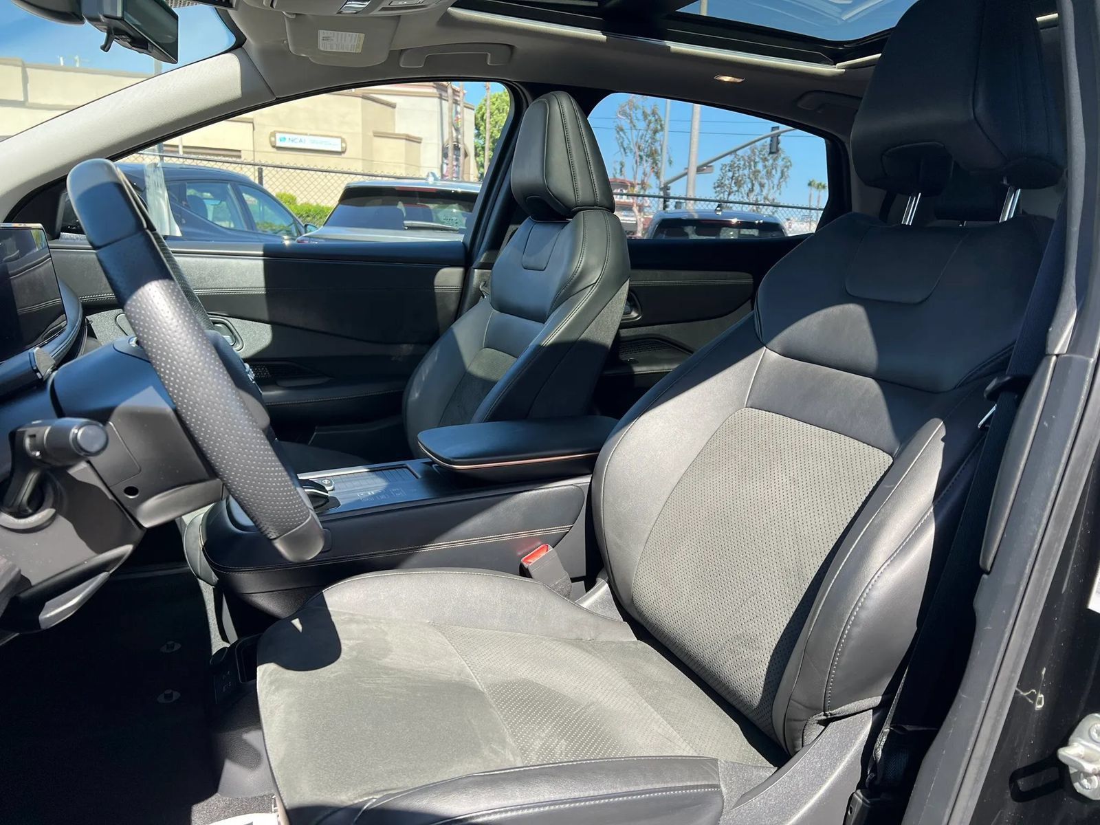 Used 2023 Nissan Ariya FWD image 12