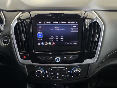 Used 2022 Chevrolet Traverse LT image 27