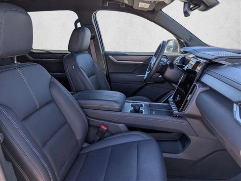 Used 2024 GMC Acadia Elevation w/ Black Edition image 18