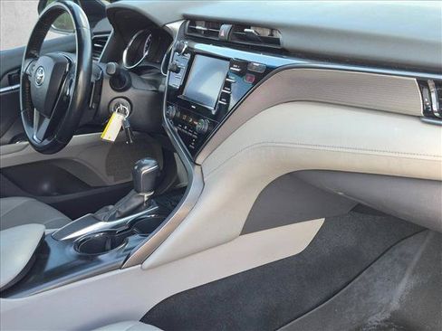 Used 2020 Toyota Camry SE FWD image 18