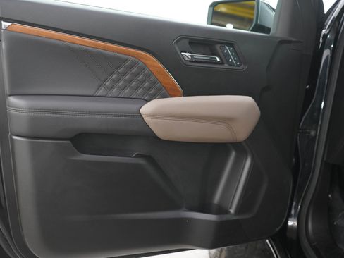 Used 2024 GMC Canyon Denali AWD/4WD image 17