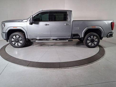 New 2026 GMC Sierra 3500 Denali w/ Denali Reserve Package AWD/4WD image 7