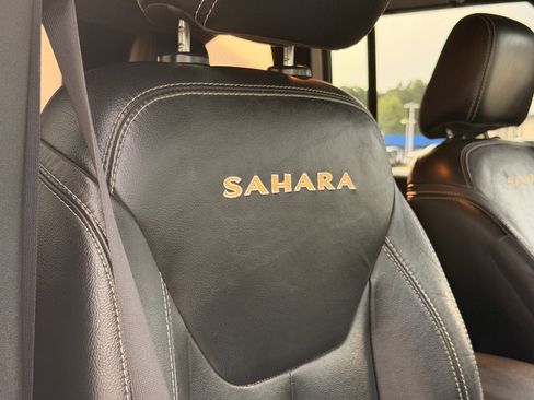 Used 2015 Jeep Wrangler Unlimited Sahara w/ Dual Top Group AWD/4WD image 34
