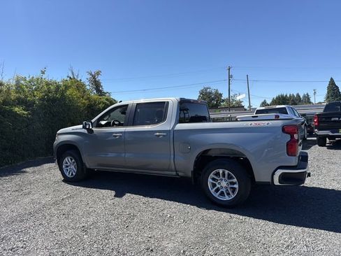 Used 2023 Chevrolet Silverado 1500 LT AWD/4WD image 3
