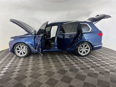 Used 2022 BMW X7 xDrive40i w/ Premium Package AWD/4WD image 9
