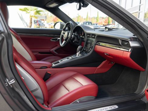 Used 2017 Porsche 911 Carrera 4S image 27