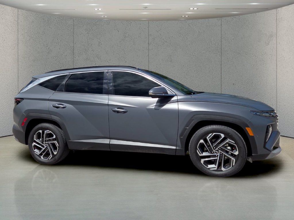 Used 2025 Hyundai Tucson Limited FWD image 3