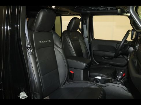 Used 2022 Jeep Wrangler Unlimited Sahara w/ Cold Weather Group AWD/4WD image 28