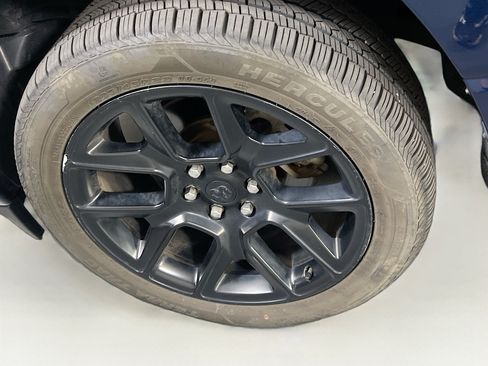 Used 2023 RAM 1500 Laramie AWD/4WD image 30