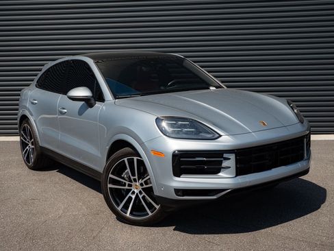 Certified 2024 Porsche Cayenne Coupe AWD/4WD image 28