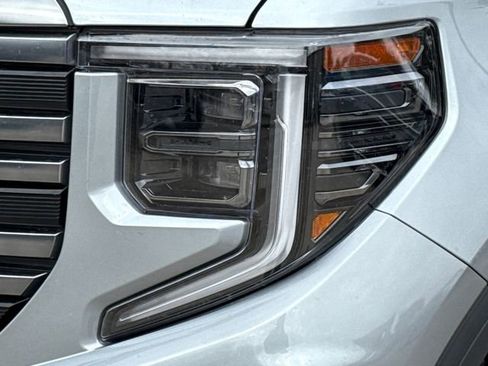 Used 2024 GMC Sierra 1500 AT4 w/ Technology Package image 4