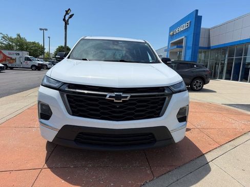 Used 2023 Chevrolet Traverse Premier AWD/4WD image 2
